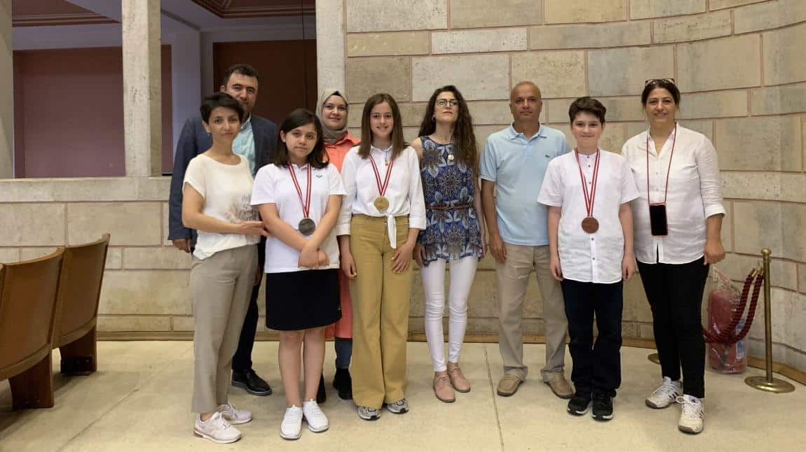 İstanbul Bilim Olimpiyatları'nda Madalya Alan Öğrencilerimizi Tebrik Ediyoruz